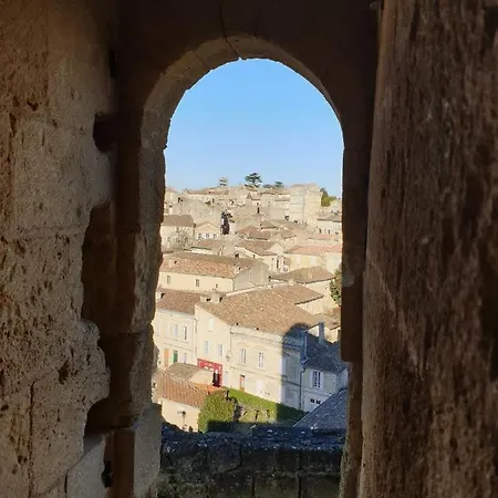 Apartament Hôtes De Ii *