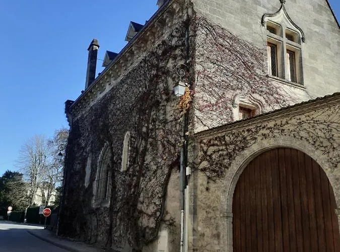 Hôtes De Ii Apartment *